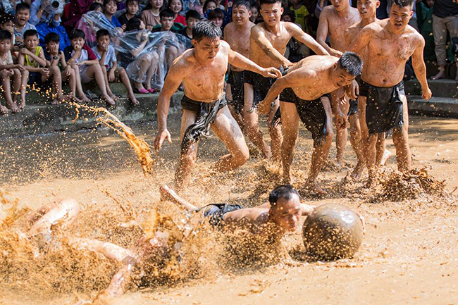 anh an tuong: trai lang dong kho vat nhau trong bun cuop cau 20kg hinh anh 4